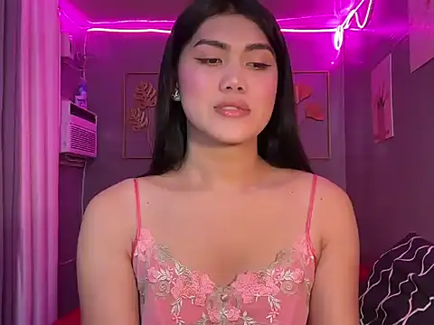 Delicate Savannah online show from October 25, 2025, 11:42 am