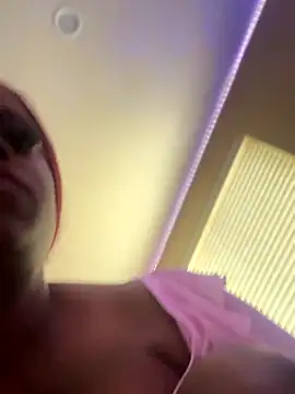 Snapshot of Tikalalin chatting on October 25, 2025, 4:40 pm Tikalalin online show from October 25, 2025, 4:40 pm