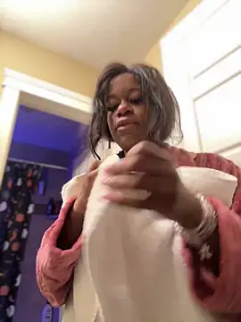 Snapshot of Tikalalin chatting on November 4, 2025, 11:58 am Tikalalin online show from November 4, 2025, 11:58 am