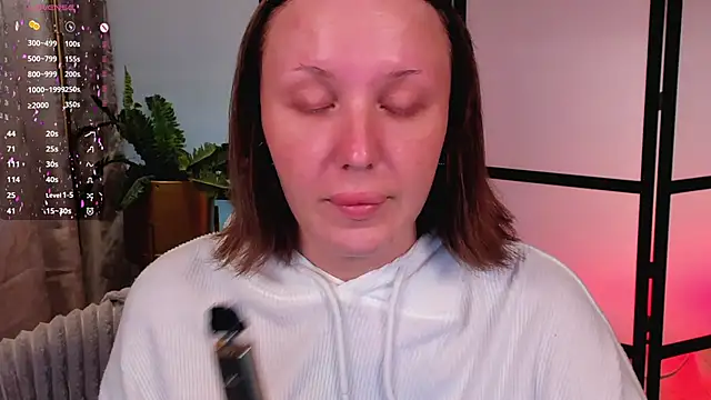 LianaFord online show from April 14, 2026, 4:28 am