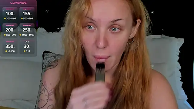 LianaFord online show from December 3, 2025, 10:09 pm