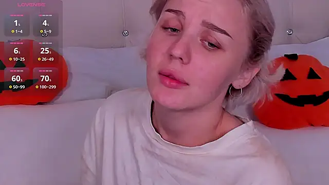 LianaFord online show from October 27, 2025, 10:11 pm