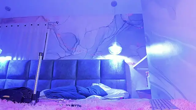 Snapshot of AntonellaRossi chatting on December 13, 2025, 8:04 pm AntonellaRossi online show from December 13, 2025, 8:04 pm