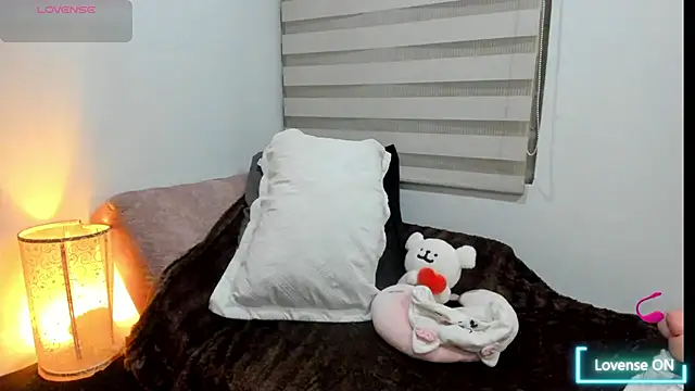 CristinaLaurentt online show from October 30, 2025, 11:01 pm