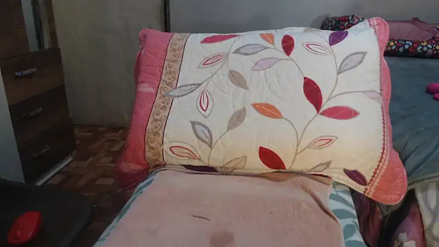 gatitas traviesas online show from October 9, 2025, 2:17 pm