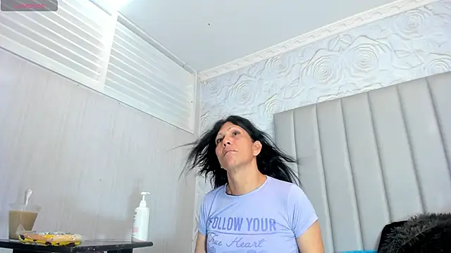 Snapshot of Cleopatra_Trans chatting on February 4, 2026, 1:17 pm Cleopatra Trans online show from February 4, 2026, 1:17 pm