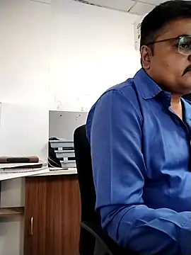 Desi Londa 143 online show from May 11, 2026, 4:03 am