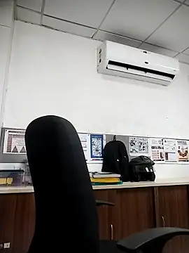 Desi Londa 143 online show from October 24, 2025, 6:01 am