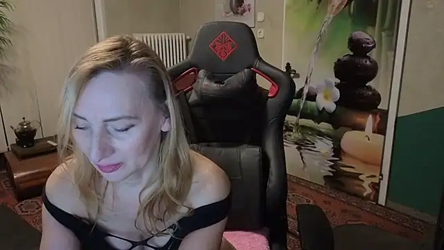 Snapshot of HotLana69 chatting on December 16, 2025, 6:01 pm HotLana69 online show from December 16, 2025, 6:01 pm