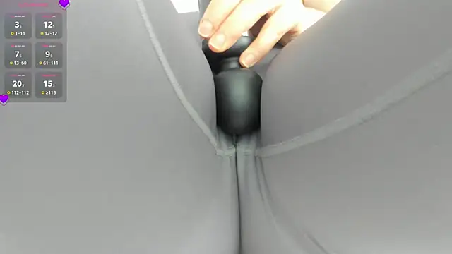 Snapshot of Azahara_Amin_ chatting on October 7, 2025, 1:45 pm Azahara Amin online show from October 7, 2025, 1:45 pm