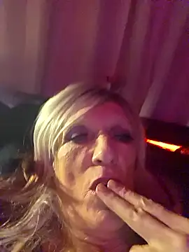 Vonniecd online show from October 12, 2025, 5:42 am