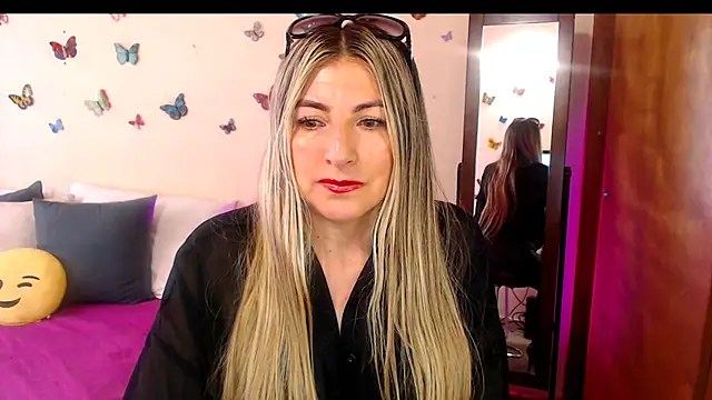 Jolie-Mature online show from November 7, 2025, 8:02 pm