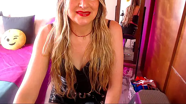 Jolie-Mature online show from November 9, 2025, 6:23 pm