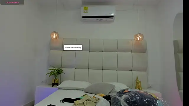 Snapshot of DanielleEvans_ chatting on October 27, 2025, 11:22 am DanielleEvans online show from October 27, 2025, 11:22 am