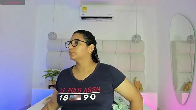 Snapshot of DanielleEvans_ chatting on October 25, 2025, 11:31 am DanielleEvans online show from October 25, 2025, 11:31 am