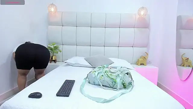 Snapshot of DanielleEvans_ chatting on November 15, 2025, 11:25 am DanielleEvans online show from November 15, 2025, 11:25 am