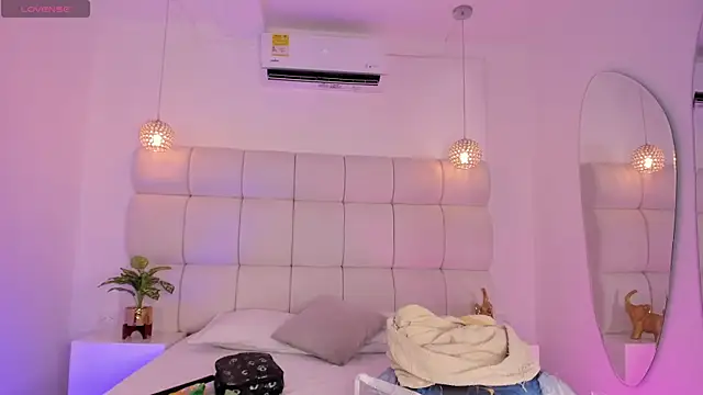 Snapshot of DanielleEvans_ chatting on November 8, 2025, 11:25 am DanielleEvans online show from November 8, 2025, 11:25 am