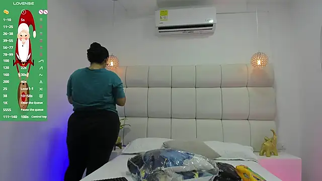 Snapshot of DanielleEvans_ chatting on November 28, 2025, 11:32 am DanielleEvans online show from November 28, 2025, 11:32 am