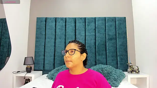 Snapshot of DanielleEvans_ chatting on December 14, 2025, 11:16 am DanielleEvans online show from December 14, 2025, 11:16 am