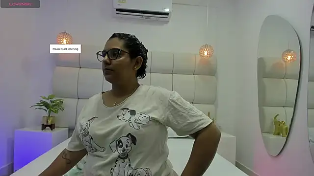 Snapshot of DanielleEvans_ chatting on November 19, 2025, 11:10 am DanielleEvans online show from November 19, 2025, 11:10 am