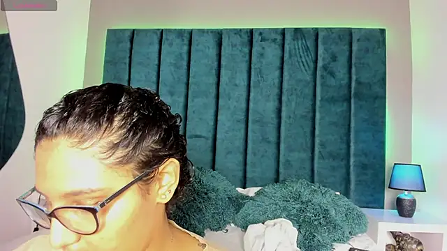 Snapshot of DanielleEvans_ chatting on December 3, 2025, 11:09 am DanielleEvans online show from December 3, 2025, 11:09 am