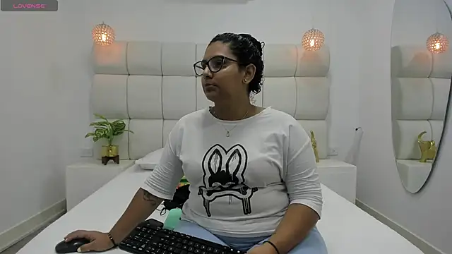 Snapshot of DanielleEvans_ chatting on October 29, 2025, 11:20 am DanielleEvans online show from October 29, 2025, 11:20 am