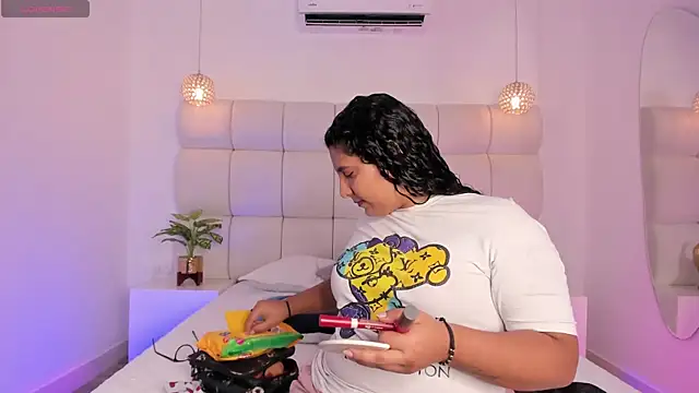 Snapshot of DanielleEvans_ chatting on November 13, 2025, 11:25 am DanielleEvans online show from November 13, 2025, 11:25 am