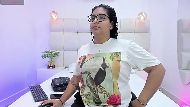 Snapshot of DanielleEvans_ chatting on October 31, 2025, 11:29 am DanielleEvans online show from October 31, 2025, 11:29 am