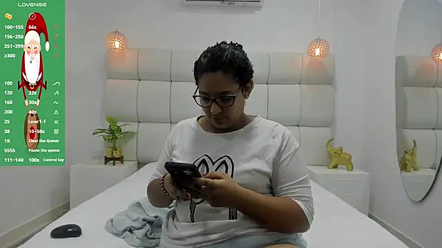 Snapshot of DanielleEvans_ chatting on November 26, 2025, 11:21 am DanielleEvans online show from November 26, 2025, 11:21 am