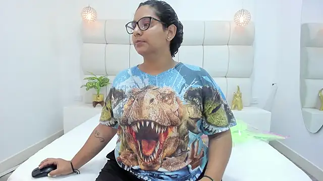 Snapshot of DanielleEvans_ chatting on October 28, 2025, 11:31 am DanielleEvans online show from October 28, 2025, 11:31 am