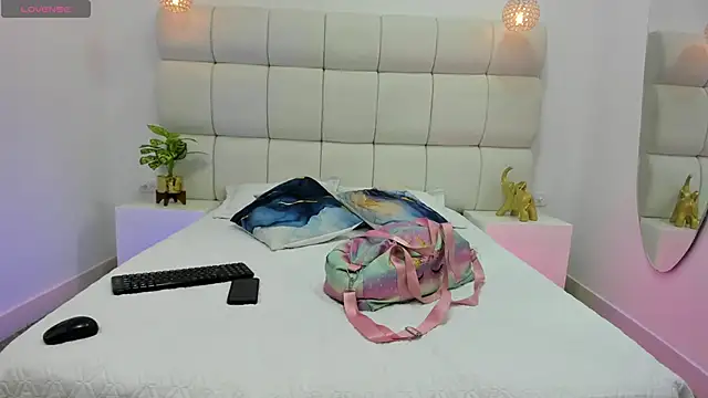 Snapshot of DanielleEvans_ chatting on December 2, 2025, 11:34 am DanielleEvans online show from December 2, 2025, 11:34 am