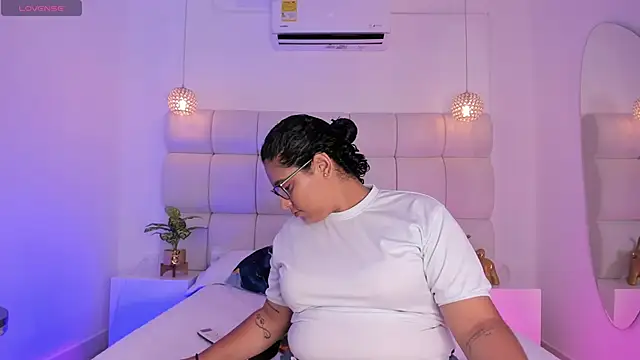 Snapshot of DanielleEvans_ chatting on November 25, 2025, 11:32 am DanielleEvans online show from November 25, 2025, 11:32 am