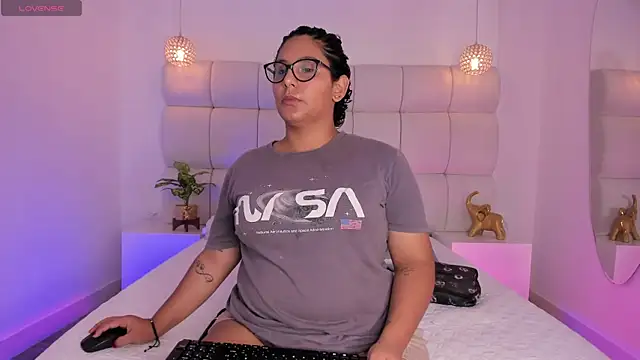 Snapshot of DanielleEvans_ chatting on November 27, 2025, 11:32 am DanielleEvans online show from November 27, 2025, 11:32 am