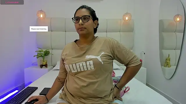 Snapshot of DanielleEvans_ chatting on October 30, 2025, 11:19 am DanielleEvans online show from October 30, 2025, 11:19 am