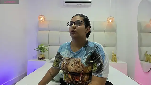 Snapshot of DanielleEvans_ chatting on November 20, 2025, 11:11 am DanielleEvans online show from November 20, 2025, 11:11 am