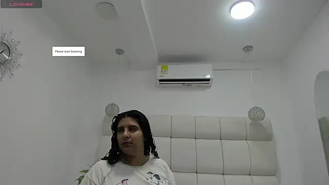 Snapshot of DanielleEvans_ chatting on November 1, 2025, 11:15 am DanielleEvans online show from November 1, 2025, 11:15 am