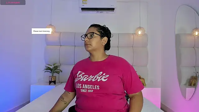 Snapshot of DanielleEvans_ chatting on November 12, 2025, 11:25 am DanielleEvans online show from November 12, 2025, 11:25 am