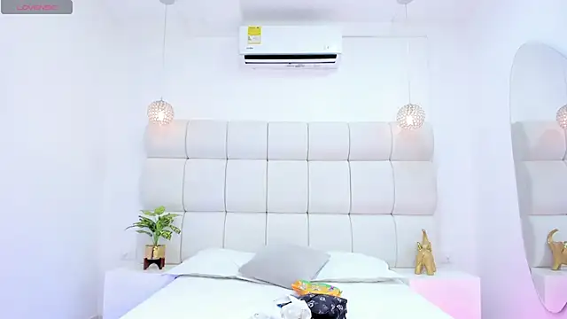 Snapshot of DanielleEvans_ chatting on November 14, 2025, 11:36 am DanielleEvans online show from November 14, 2025, 11:36 am