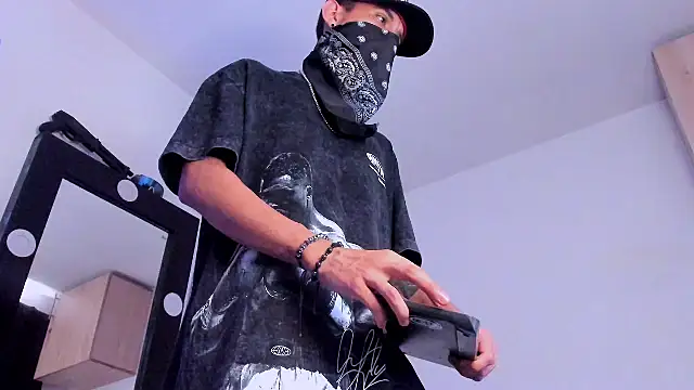 Snapshot of Samuel_Suarez chatting on October 26, 2025, 12:38 pm Samuel Suarez online show from October 26, 2025, 12:38 pm