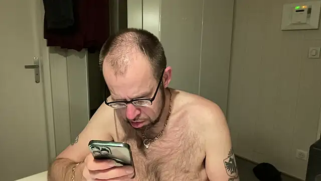FABIOGLASSES online show from June 15, 2026, 11:15 pm