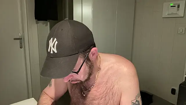 FABIOGLASSES online show from April 1, 2026, 11:56 pm