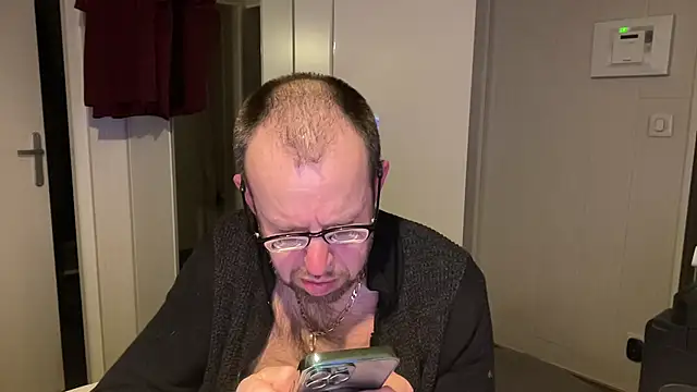 FABIOGLASSES online show from February 21, 2026, 11:07 pm