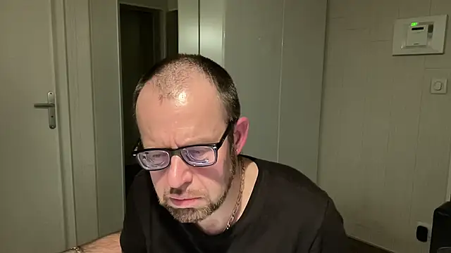 FABIOGLASSES online show from January 9, 2026, 9:22 pm