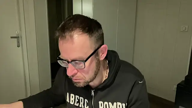 FABIOGLASSES online show from February 9, 2025, 12:17 am