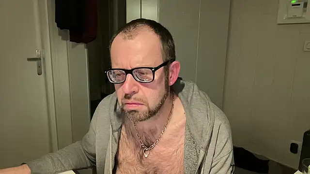 FABIOGLASSES online show from December 19, 2025, 2:26 am