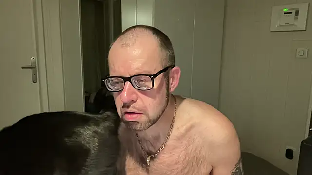 FABIOGLASSES online show from April 5, 2026, 10:49 pm