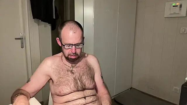 FABIOGLASSES online show from June 29, 2026, 12:50 am