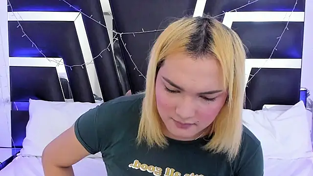 katya kozlov online show from December 23, 2025, 3:39 am