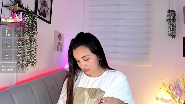 aisha es online show from March 9, 2026, 10:57 pm