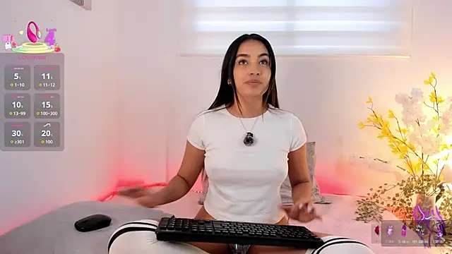 Snapshot of aisha_es chatting on April 10, 2026, 7:43 pm aisha es online show from April 10, 2026, 7:43 pm